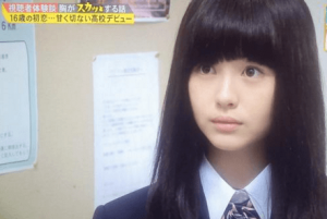 浜辺美波の本名や出身中学校の卒アルは そばかすがかわいい Ami S Diary
