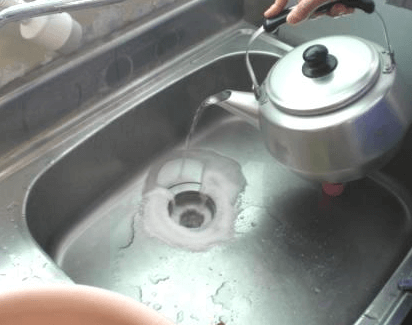 台所の排水溝つまり解消法 熱湯