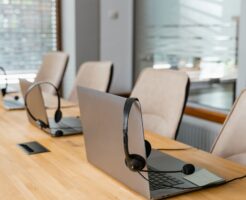 マイクとヘッドセットのイメージ